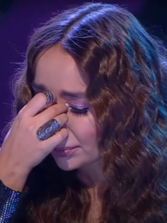 Paola Jara, jurado de 'A otro nivel', quien lloró en pleno programa al recordar dura etapa cuando sus papás tuvieron cáncer