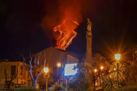 Boris Behncke, vulcanólogo del Instituto Nacional de Geofísica en Catania, sostiene que "fue una de las erupciones más espectaculares de las últimas décadas" / AFP. 
