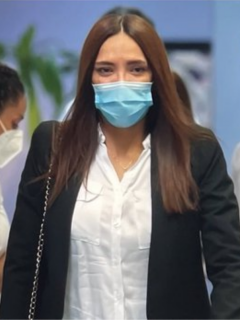 Gloria se despide del hospital Santa Rosa para rehabilitarse por su adicción.