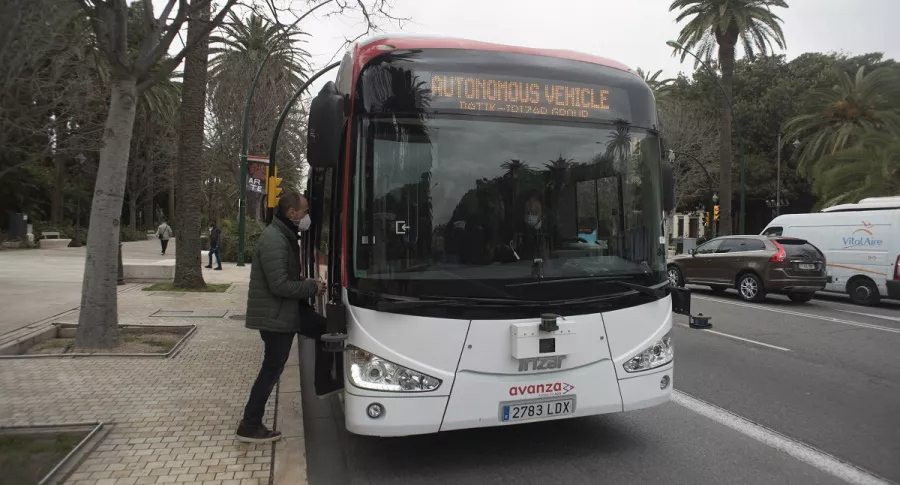 Este bus dotado de sensores y cámaras, ciento por ciento eléctrico, y que entró en servicio el sábado en Málaga (España).