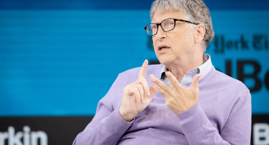 Foto de Bill Gates ilustra nota sobre cuándo cree que se podrá viajar con normalidad; usa Android
