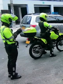 Imágen de los policías de Tránsito en Bogotá.