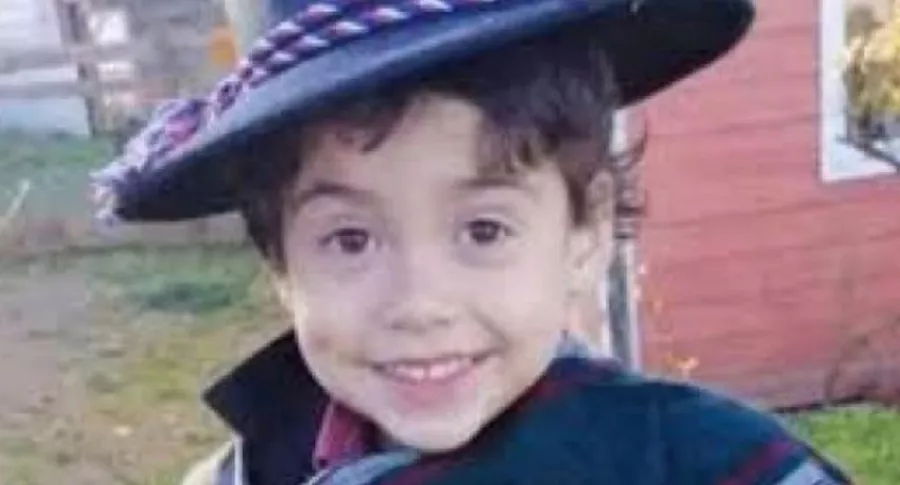 Tomás Bravo, niño de 3 años, fue encontrado muerto en una zanja cerca del río Caripilun, ubicado en Lebu (Chile).  Su tío es el principal sospechoso.