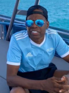 Faustino Asprilla recuerda sus parrandas con la música de Jorge Oñate.
