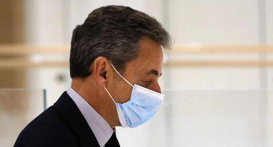 Nicolás Sarkozy, expresidente de Francia, fue condenado este lunes a tres años de prisión por corrupción y tráfico de influencias.
