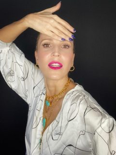 Foto de Alejandra Azcárate, a propósito de cuántas cirugías tiene.