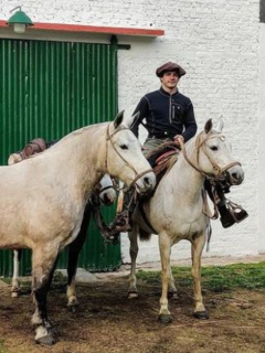 Marcos Villamil, el ingeniero que renunció a su trabajo en un banco para recorrer Argentina a caballo
