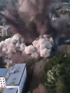 Captura de pantalla de video de explosión controlada de bomba de la Segunda Guerra Mundial, en Inglaterra