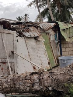 Casa destruida en San Andrés y Providencia ilustra nota sobre reporte de construcción de la isla, tras el huracán Iota.