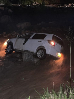 Imagen de carro en el que se transportaba cónsul de Panamá en Colombia, que fue arrastrado por un río en Huila