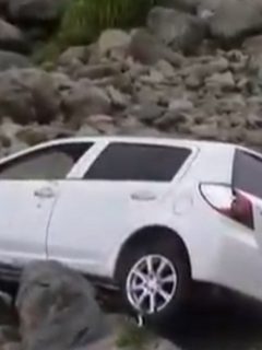 Carro en el que viajaba cónsul de Panamá que murió en Huila ilustra nota sobre nuevo cuerpo que hallaron de la emergencia
