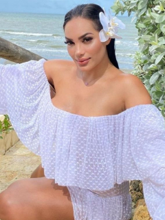 Andrea Valdiri, influenciadora y bailarina, Lowe León, cantante.
