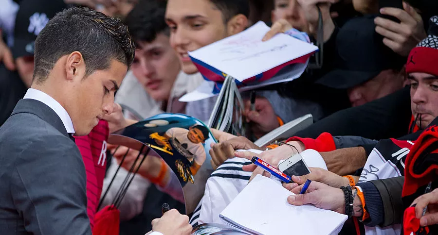 ZURICH, SWITZERLAND - JANUARY 12: James Rodriguez of Colombia and Real Madrid signs autographs prior to the FIFA Ballon d'Or Gala 2014 at the Kongresshaus on January 12, 2015 in Zurich, Switzerland. (Photo by Philipp Schmidli/Getty Images)