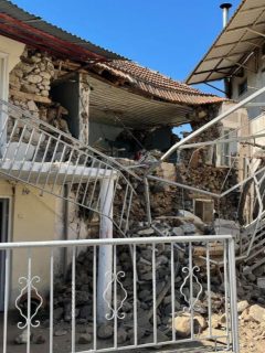 Fuerte terremoto de 6.3 grados sacudió este miércoles el centro de Grecia. Según las autoridades, hay varias personas heridas.