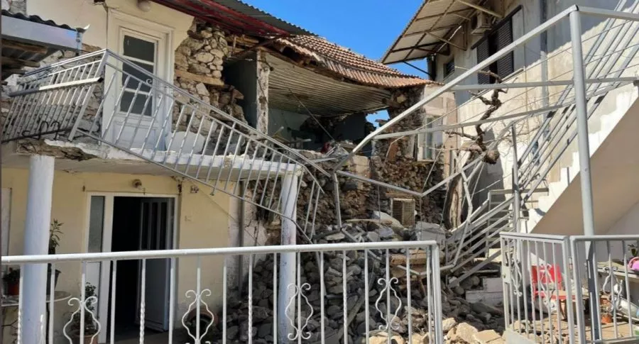 Fuerte terremoto de 6.3 grados sacudió este miércoles el centro de Grecia. Según las autoridades, hay varias personas heridas. 