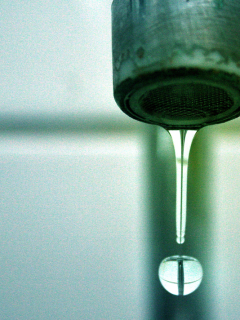 Foto de tubo de agua ilustra nota sobre cortes de agua en Bogotá