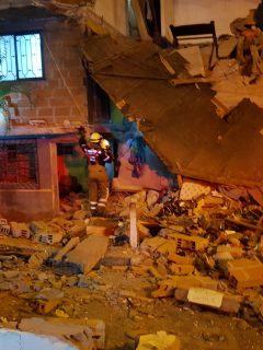 Casa destruida, en Medellín, por fuerte explosión que afectó a 39 viviendas más