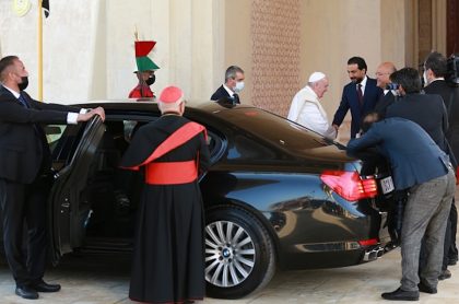 El BMW Serie 7 Special blindado usado por el papa en Irak.