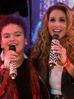 Lucero, madre, cantante y actriz, y Lucero Mijares, hija y artista, en una presentación.