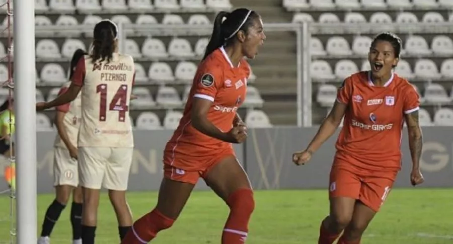 Jugadoras del América celebrando gol en la Libertadores Femenina