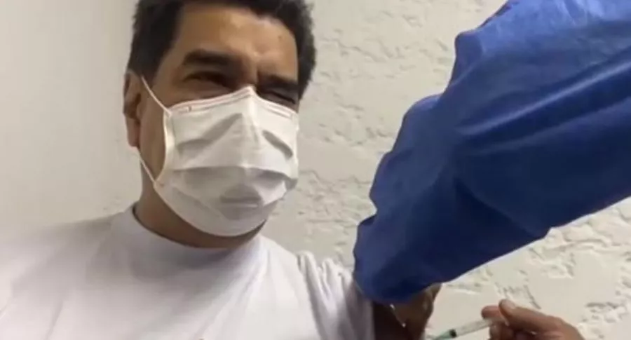 Video del momento en que Nicolás Maduro recibe la vacuna rusa Sputnik V contra el coronavirus