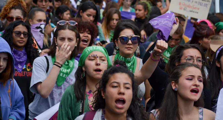 Protesta de mujeres en Bogotá ilustra nota sobre rutas y puntos de concentraciones de manifestaciones de este lunes 8 de marzo