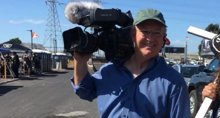 Don Ford, periodista del canal KPIX 5, fue asaltado en Estados Unidos mientras hacía informe sobre robo de autos en Twin Peaks. 