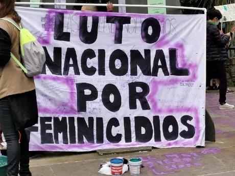 Pancartas en contra de los feminicidios y de la violencia de género acompañaron a las manifestantes durante la jornada / Pulzo - Juanita Agudelo.
