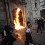 [Video] Vándalas en marcha feminista le prendieron fuego a iglesia del centro de Bogotá
