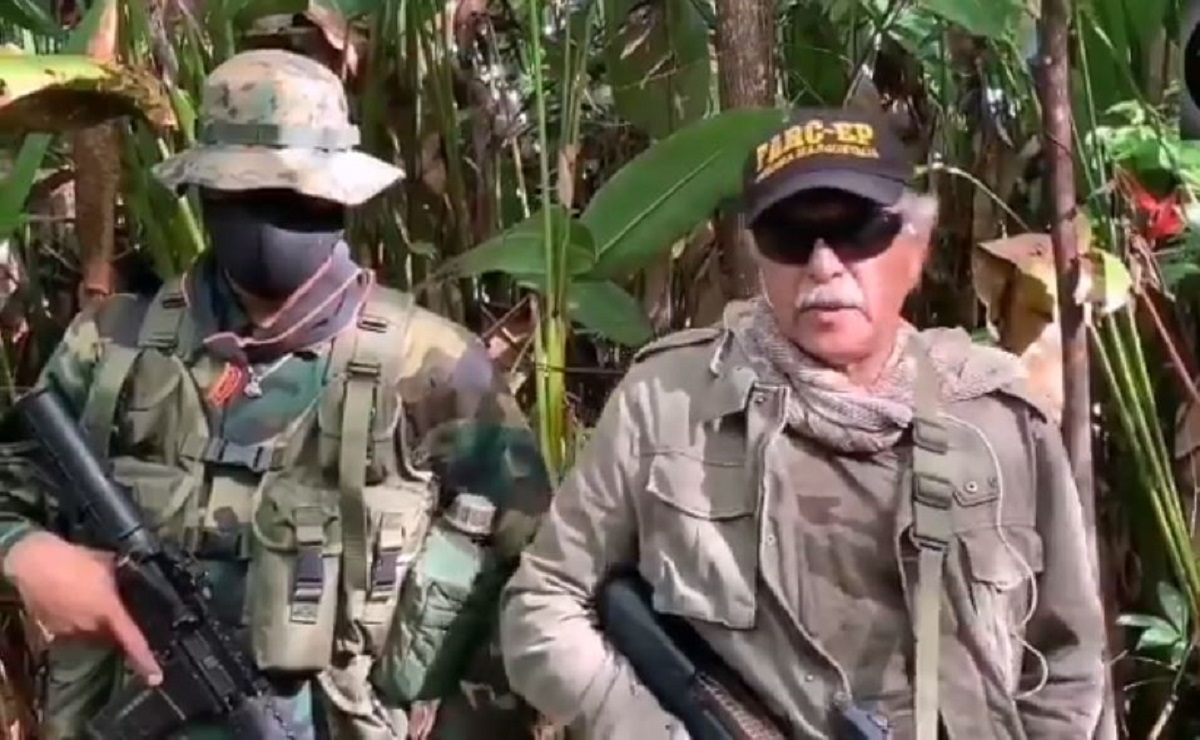 Jesús Santrich y otro disidente ilustran nota sobre llamado que les hacen a 'Gentil Duarte' y Eln
