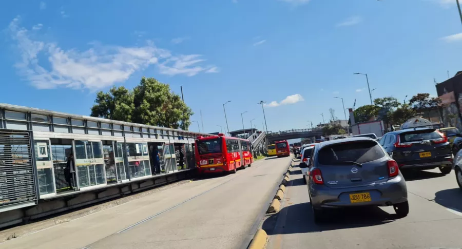 Imagen del trancón en carrera 30 de Bogotá que tiene a conductores desesperados