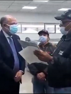 Momento en que formalizan la captura del exmagistrado Francisco Ricaurte, vinculado al 'cartel de la toga'