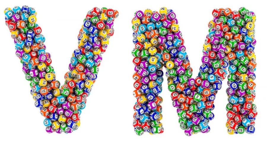 Balotas en forma de V y M ilustran nota sobre resultados de las loterías de Valle, Meta y Manizales del 10 de marzo y premios. 
