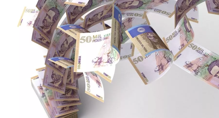 Fajo de billetes de 50 mil pesos colombianos, ilustra nota sobre resultados del chance millonario, Culona, Caribeña y otros chances del 10 de marzo.