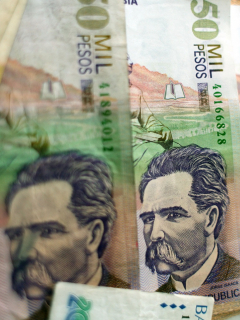 Imagen de dinero colombiano, a propósito del nuevo subsidio anunciado por el gobierno.