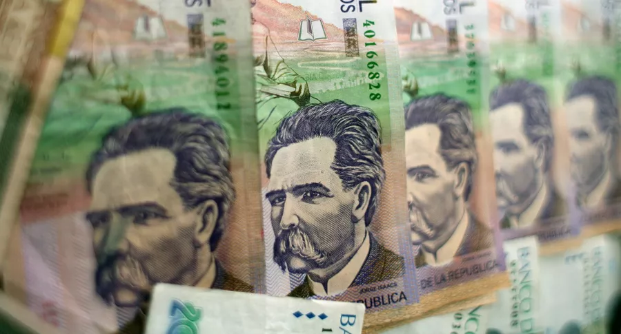 Imagen de dinero colombiano, a propósito del nuevo subsidio anunciado por el gobierno. 
