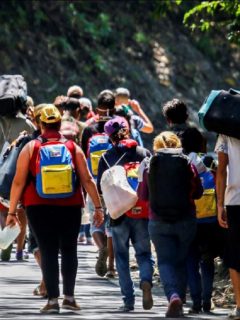Imagen de migrantes venezolanos, a quienes el presidente Duque defendió de discursos xenófobos
