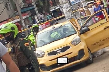 La Policía Metropolitana de Medellín informó que un taxista fue sorprendido con un gran cargamento de explosivos en la comuna 13.