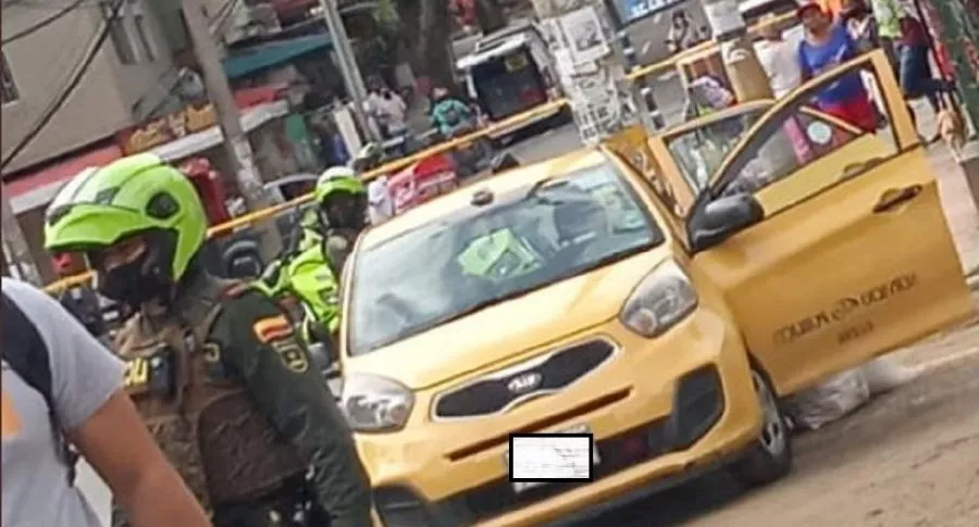 La Policía Metropolitana de Medellín informó que un taxista fue sorprendido con un gran cargamento de explosivos en la comuna 13. 