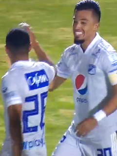 Millonarios vence 2-0 a Patriotas en Liga Betplay y queda a un punto del lidero. Imagen de Fernando Uribe, autor del primer gol.