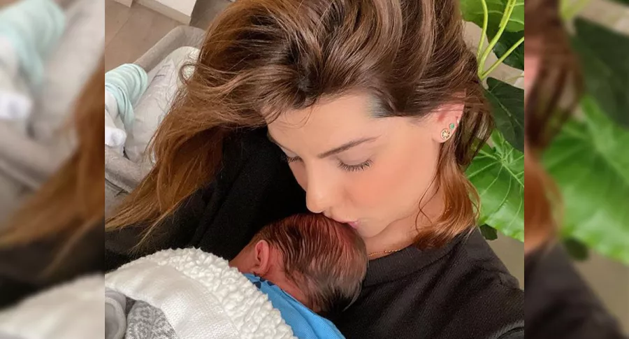 Foto de Instagram de Carolina Cruz con su segundo bebé, Salvador Palomeque, de quien la presentadora dio a conocer su cara con una foto que publicó en su cuenta de Instagram.