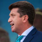 “Los niños no son de la guerra”, vieja frase de Molano que ahora le echan en cara