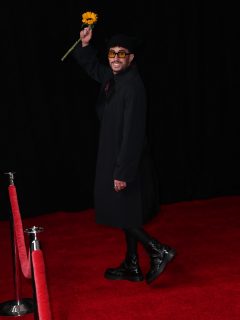 Bad Bunny, que ganó su primer gramófono venciendo a Camilo Echeverry y Ricky Martin, en la alfombra roja de los Premios Grammy 2021, en el Staples Center de Los Ángeles, California, Estados Unidos. Bad Bunny on the red carpet at the 63rd Annual Grammy Awards, at the Los Angeles Convention Center, in downtown Los Angeles, CA, Wednesday, Mar. 14, 2021. (Jay L. Clendenin / Los Angeles Times via Getty Images)