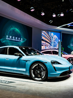 Porsche Taycan en el salón de Shangái, China.