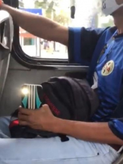 Mujer, identificada como Verónica Alejandra Aranda Zapata, enfrentó en México a acosador luego de que lo sorprendió grabándole las piernas en un bus.
