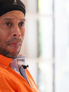 Ronaldinho, quien estaría en el alcoholismo luego de la muerte de su mamá
