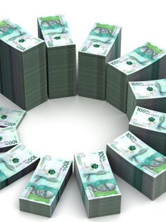 Billetes de 100 mil pesos colombianos ilustran nota sobre resultados de las loterías de Valle, Meta y Manizales del 17 de marzo e 2021.