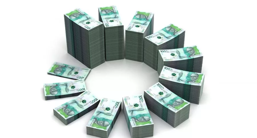 Billetes de 100 mil pesos colombianos ilustran nota sobre resultados de las loterías de Valle, Meta y Manizales del 17 de marzo e 2021.