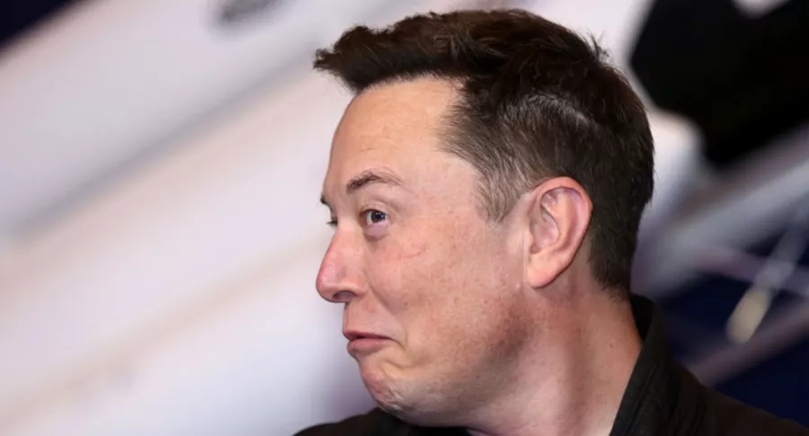 Foto de Elon Musk ilustra nota sobre Elon Musk es el nuevo 'tecnorey' de Tesla Motors; más excentricidades 