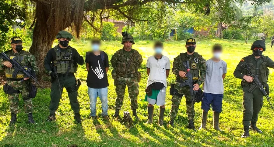 Los Caparros liberaron otros tres jóvenes que habían reclutado en Antioquia